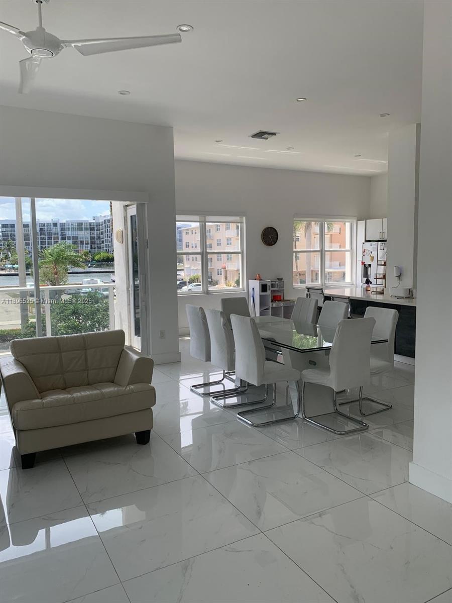 AQUARIUS CONDO - Residential