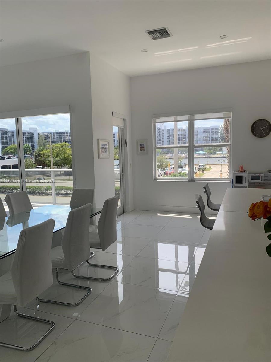 AQUARIUS CONDO - Residential
