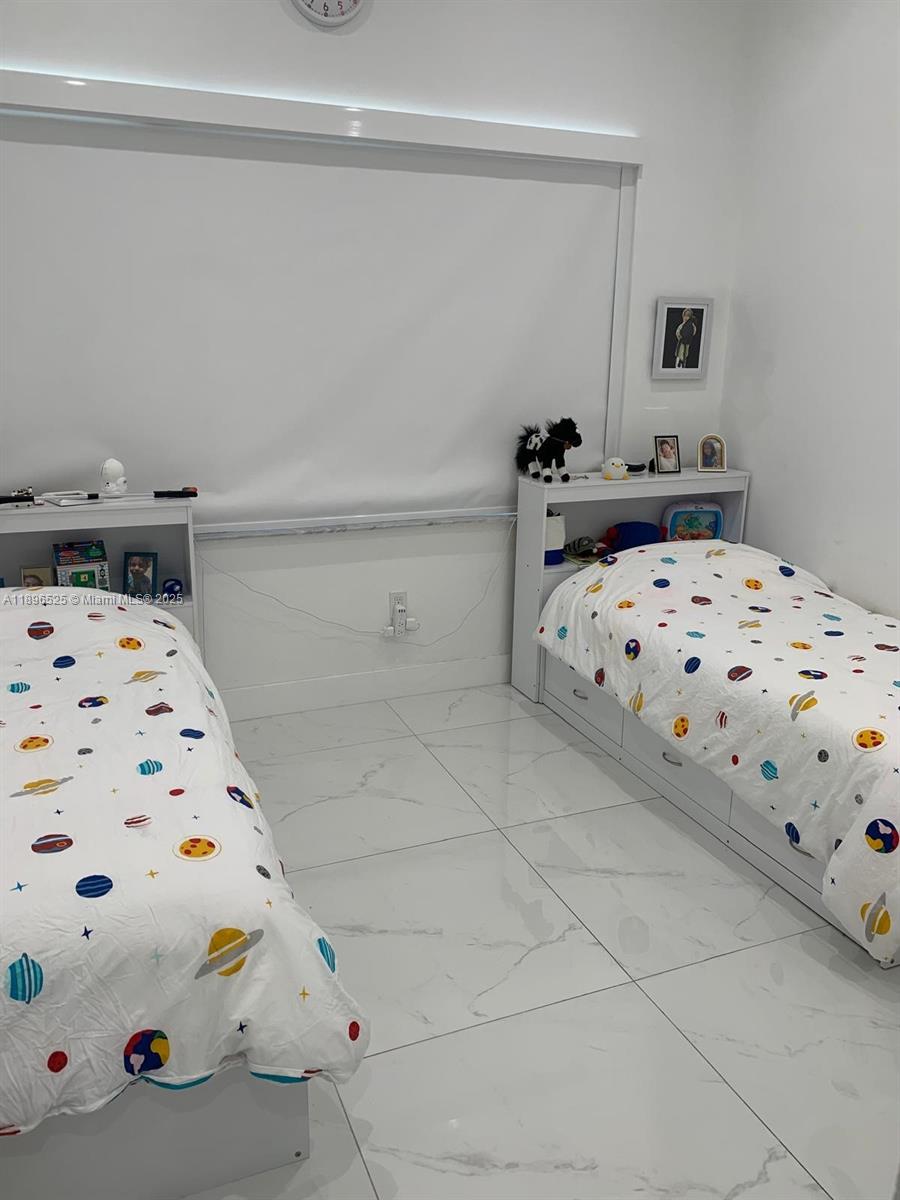 AQUARIUS CONDO - Residential
