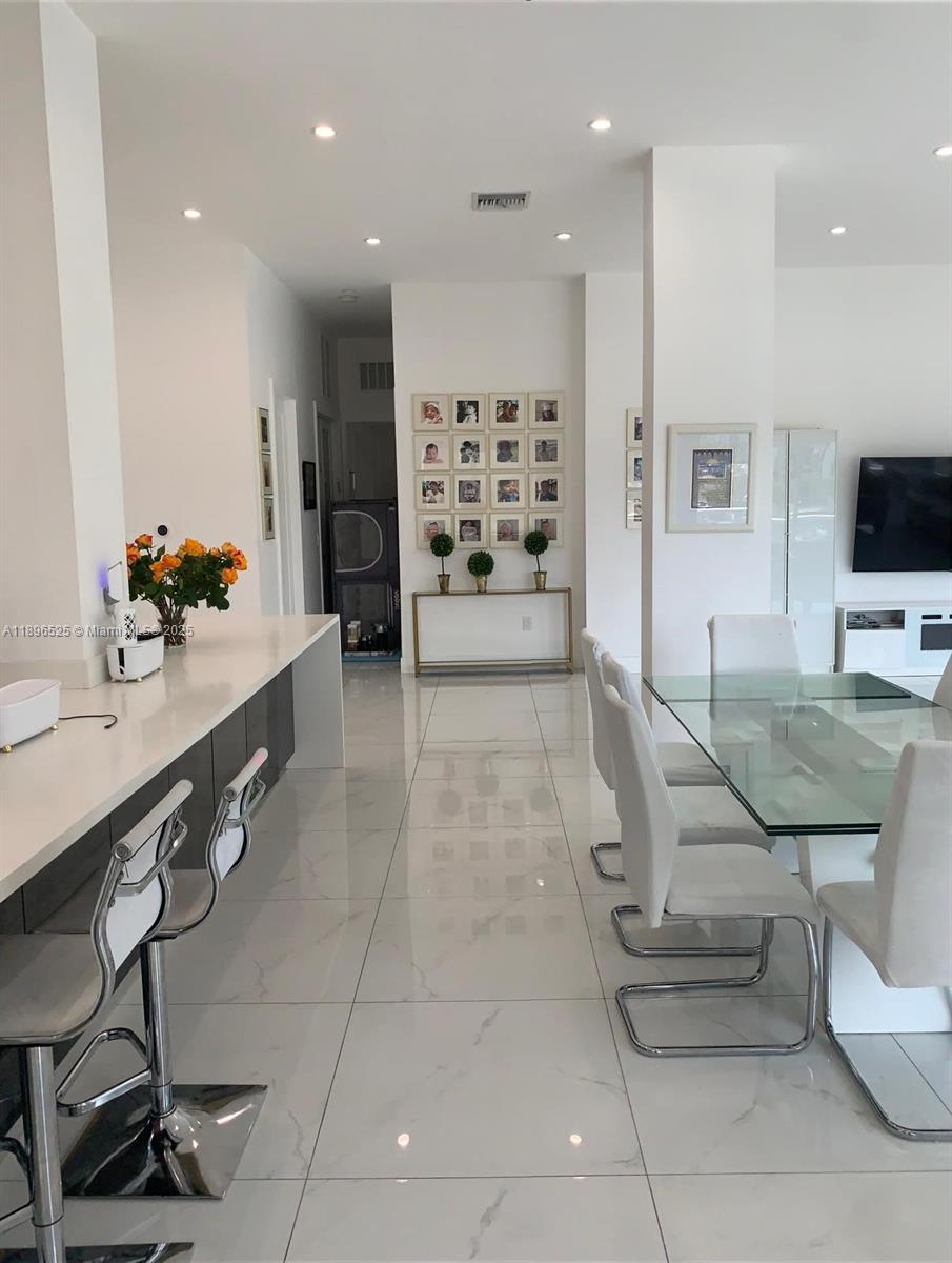 AQUARIUS CONDO - Residential
