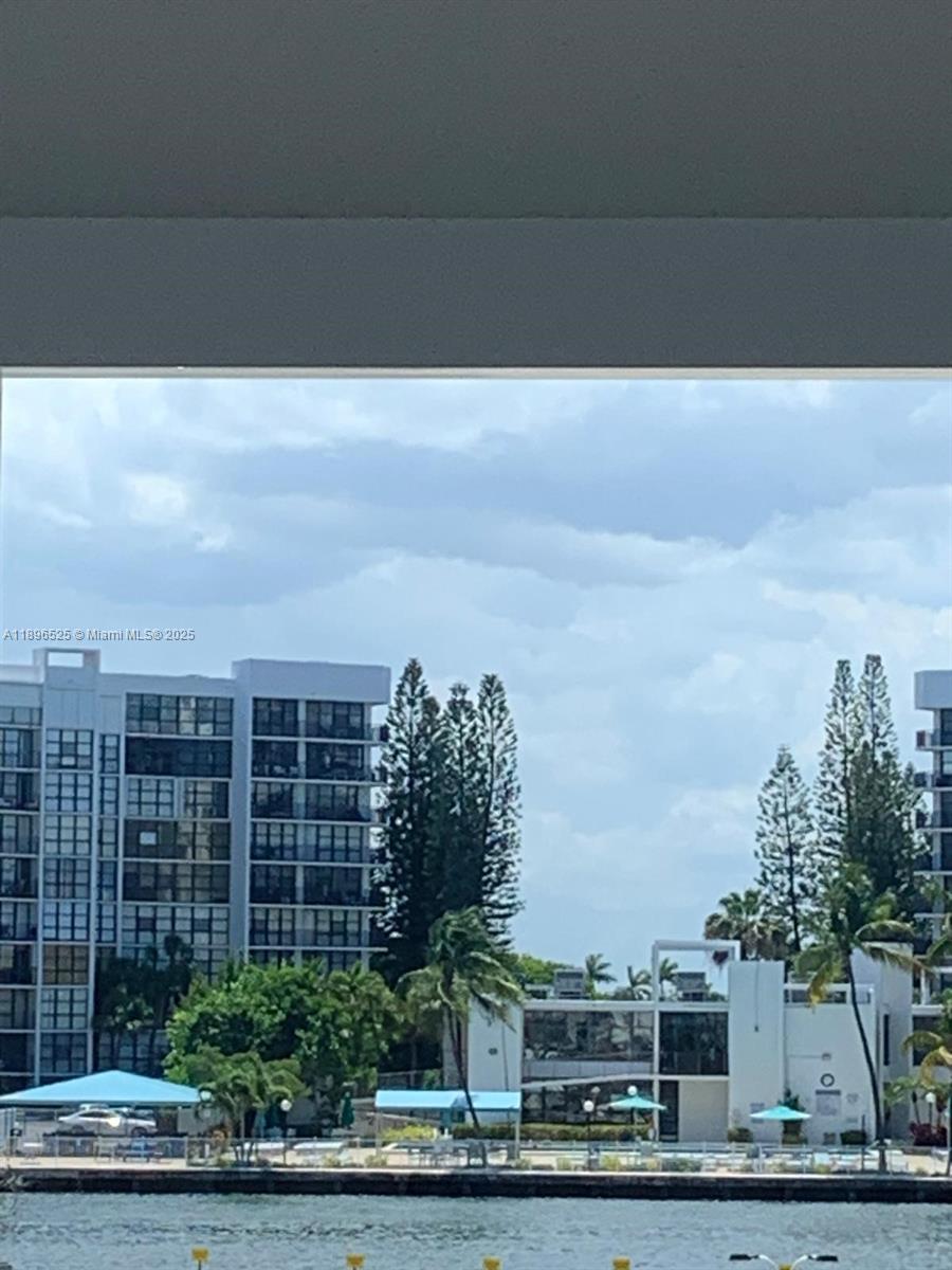 AQUARIUS CONDO - Residential