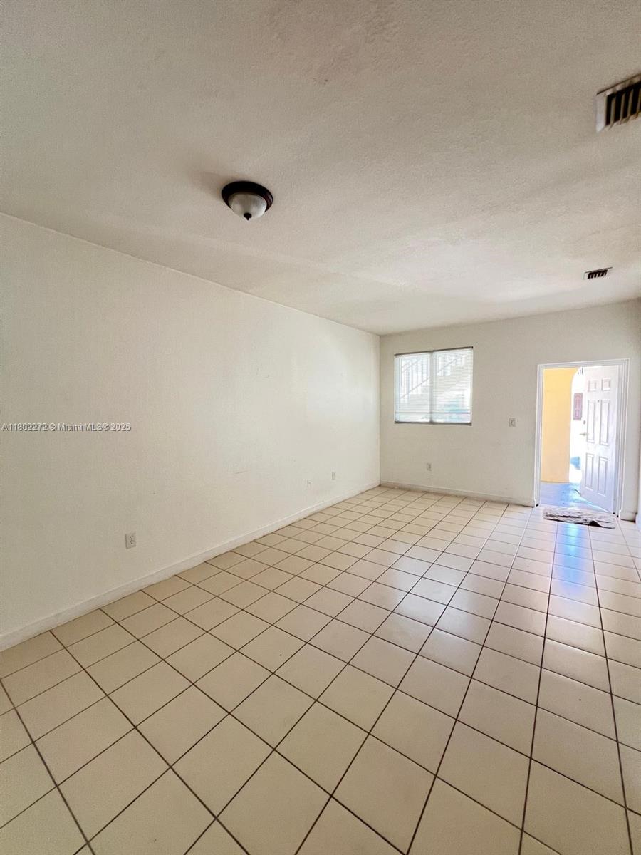 Rental Property at 1662 Se 27th Dr 103, Homestead, Miami-Dade County, Florida - Bedrooms: 2 
Bathrooms: 2  - $1,800 MO.