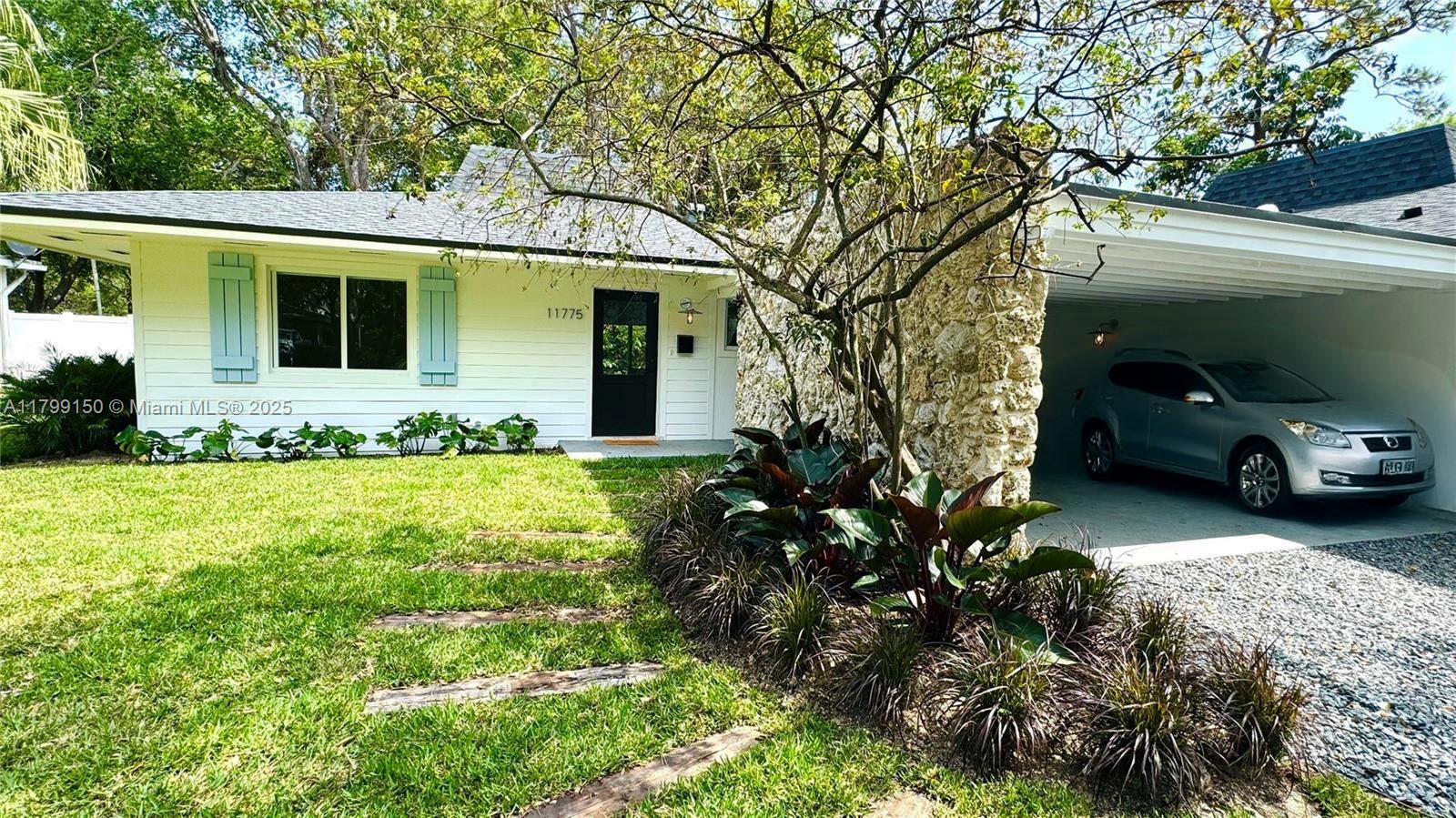 Rental Property at 11775 Sw 81st Rd 11775, Pinecrest, Miami-Dade County, Florida - Bedrooms: 3 
Bathrooms: 3  - $4,990 MO.