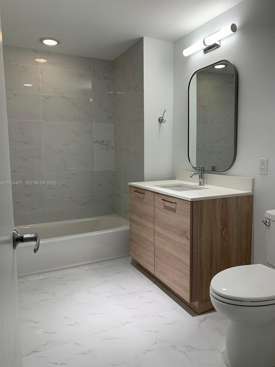 THE HARBOUR NORTH CONDO - Residential Lease