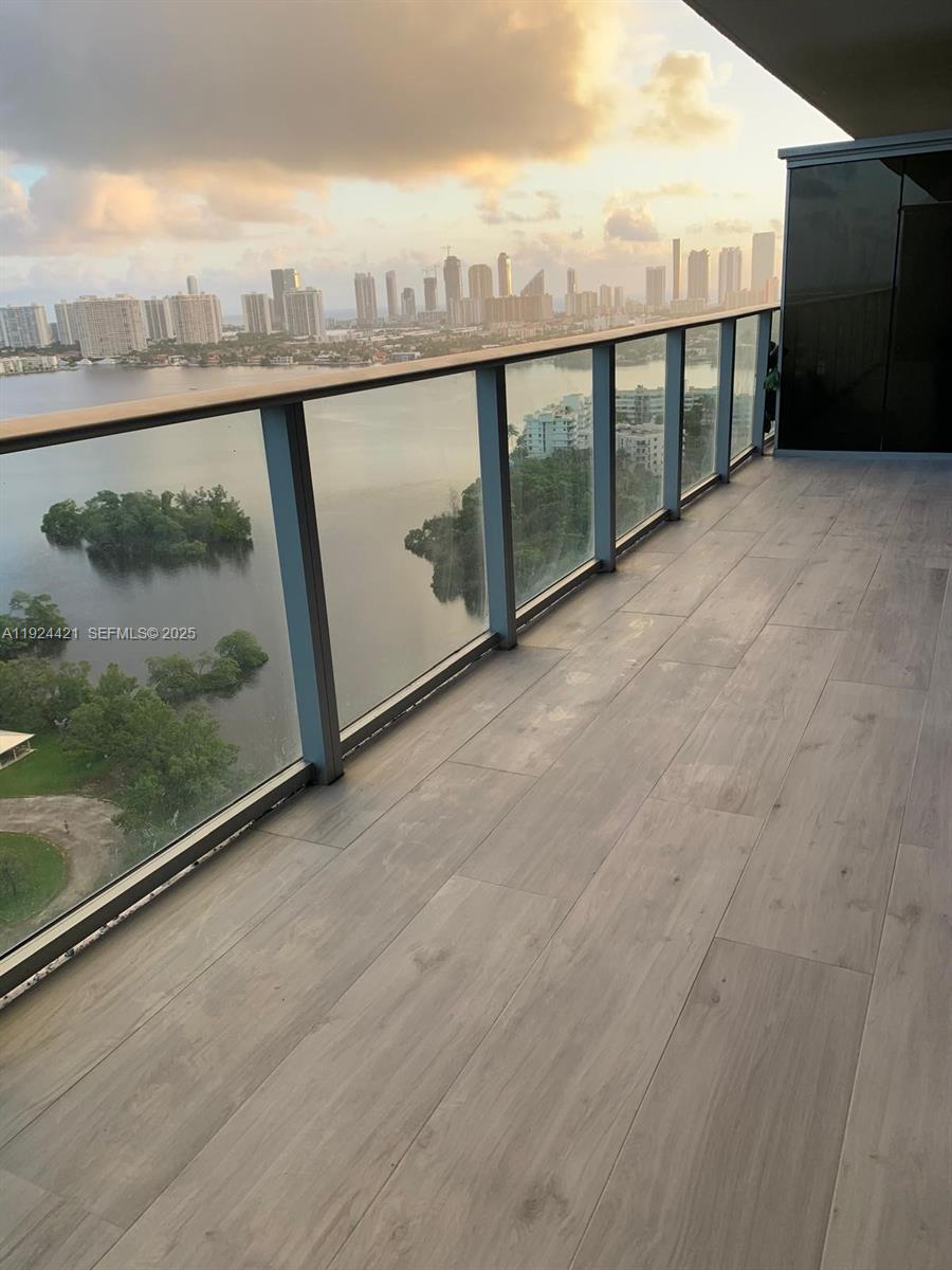 THE HARBOUR NORTH CONDO - Residential Lease