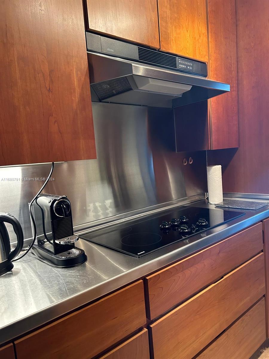 THE DECOPLAGE CONDO - Residential Lease