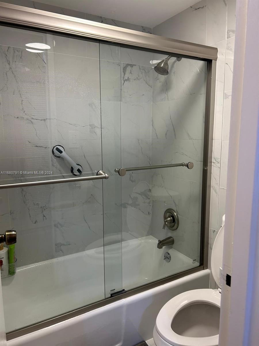 THE DECOPLAGE CONDO - Residential Lease