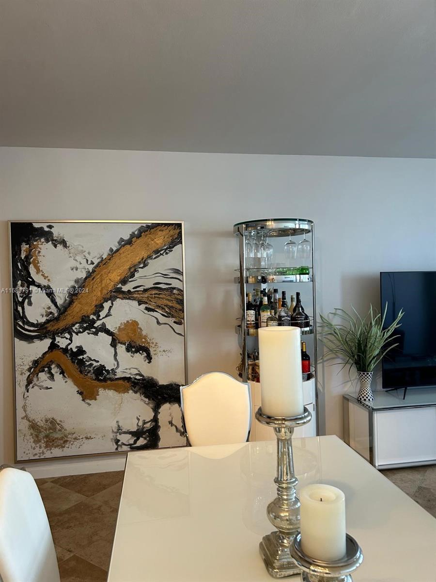 THE DECOPLAGE CONDO - Residential Lease