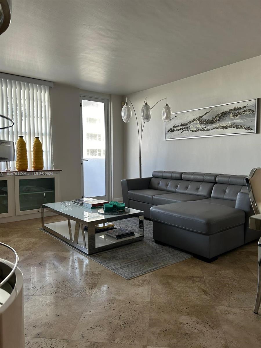 THE DECOPLAGE CONDO - Residential Lease