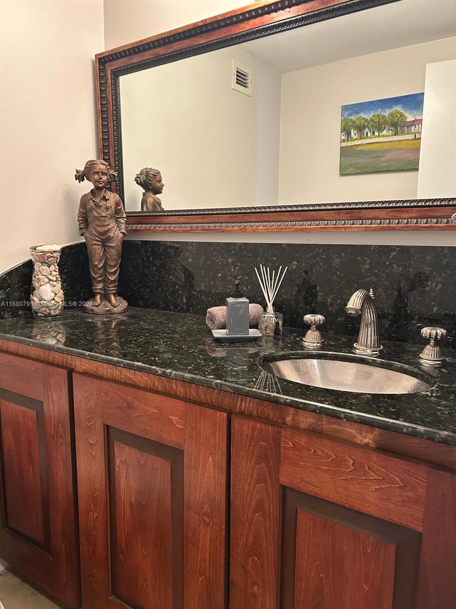 THE DECOPLAGE CONDO - Residential Lease