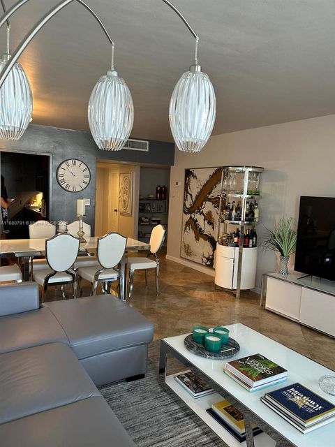 100 Lincoln Rd 608 Miami Beach FL 33139