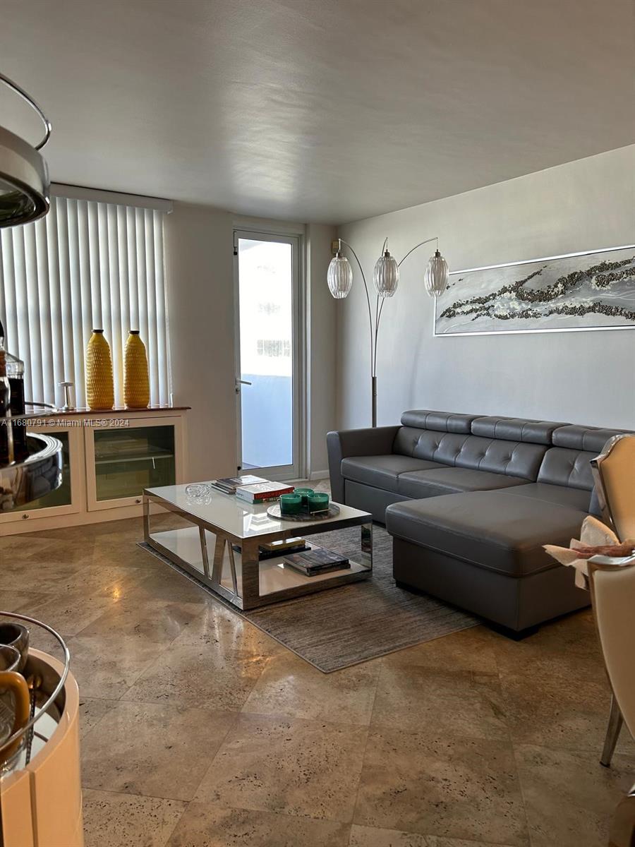 THE DECOPLAGE CONDO - Residential Lease