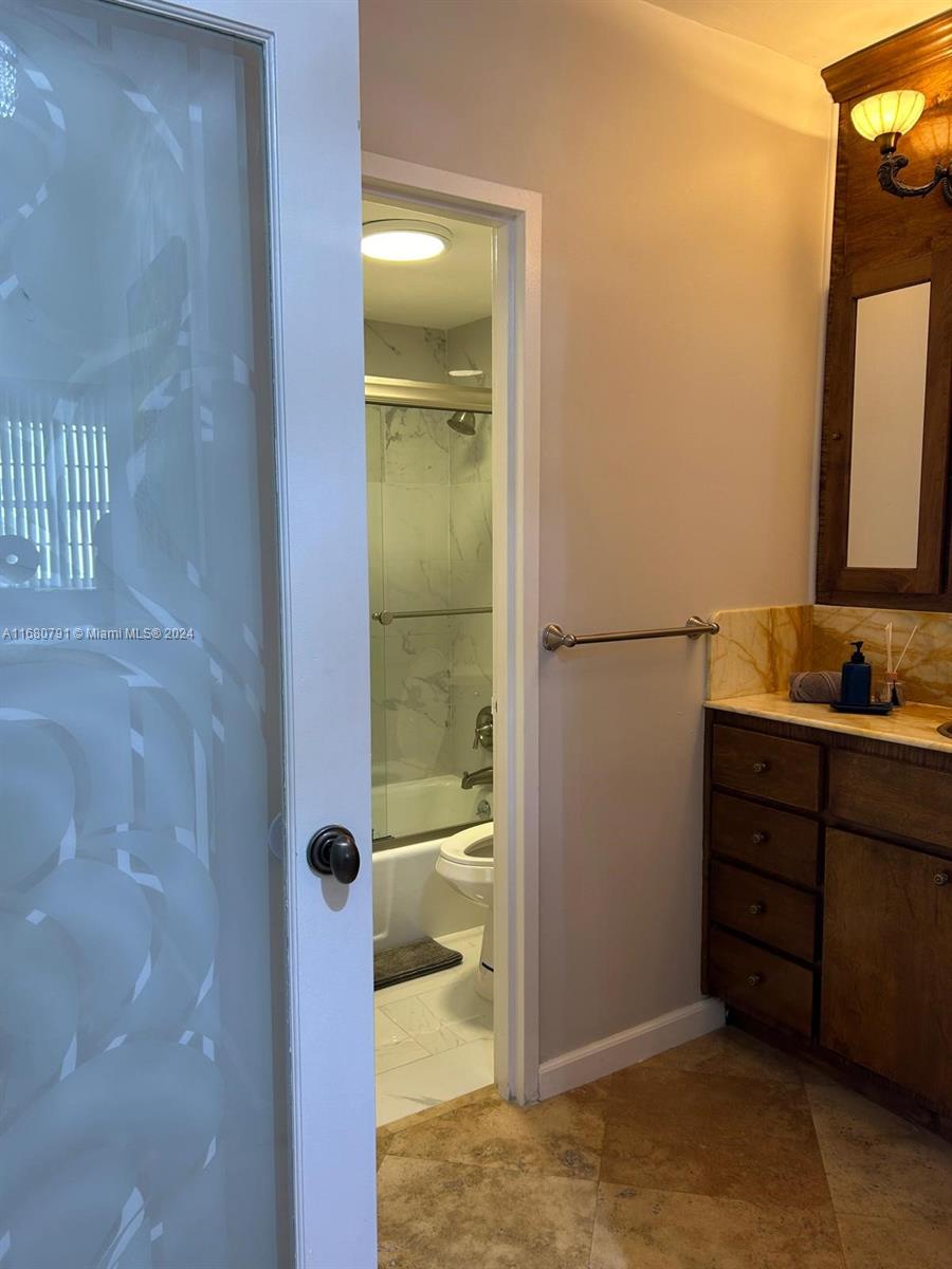 THE DECOPLAGE CONDO - Residential Lease