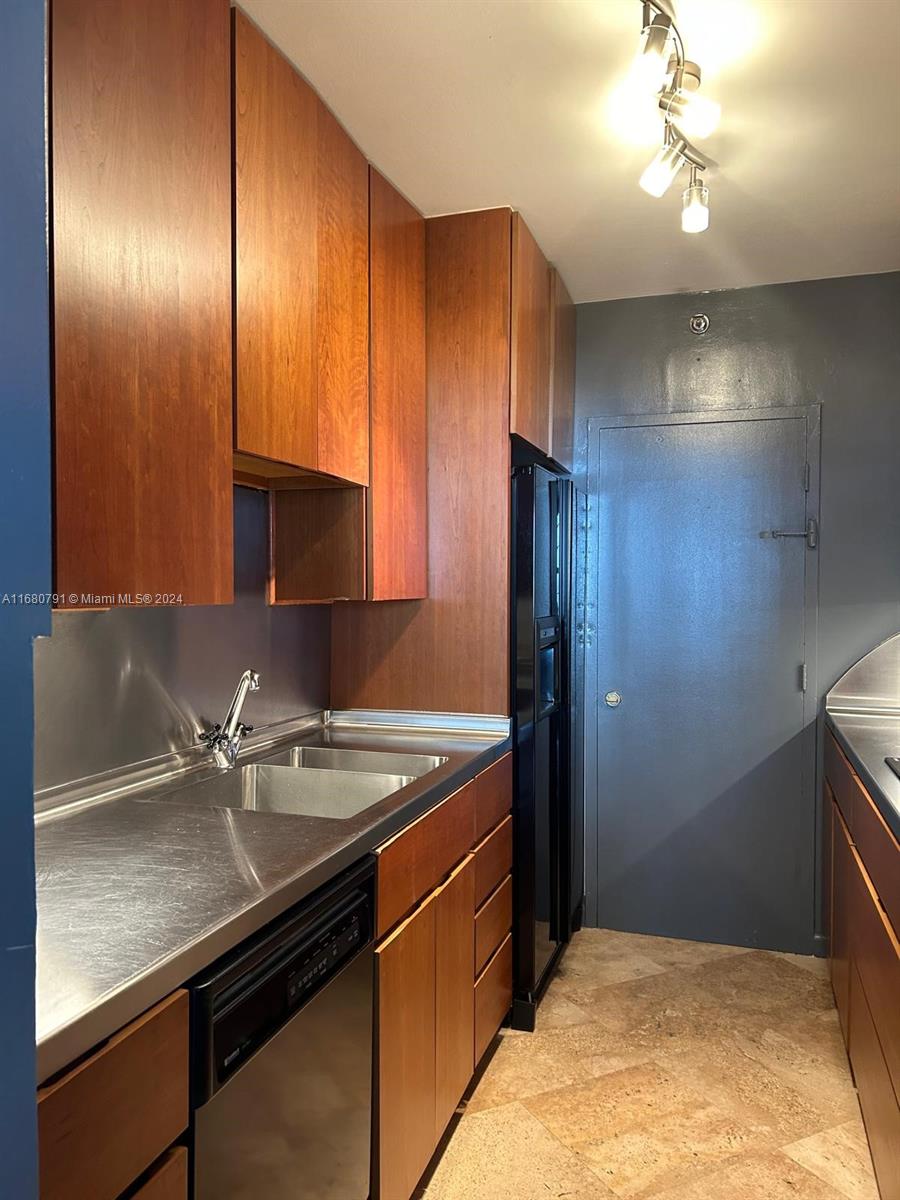 THE DECOPLAGE CONDO - Residential Lease