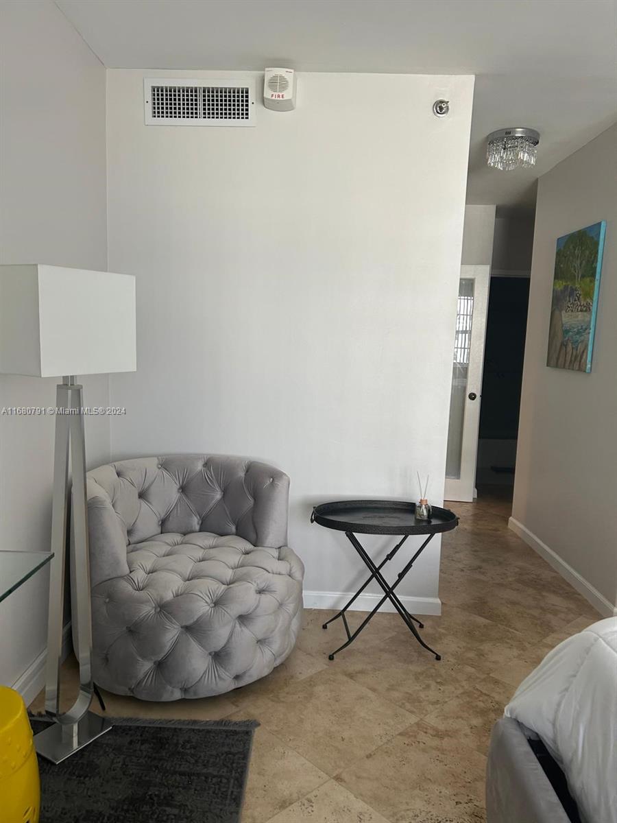 THE DECOPLAGE CONDO - Residential Lease