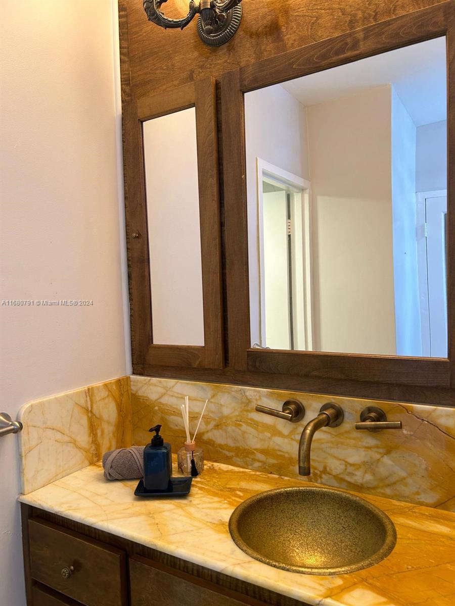 THE DECOPLAGE CONDO - Residential Lease