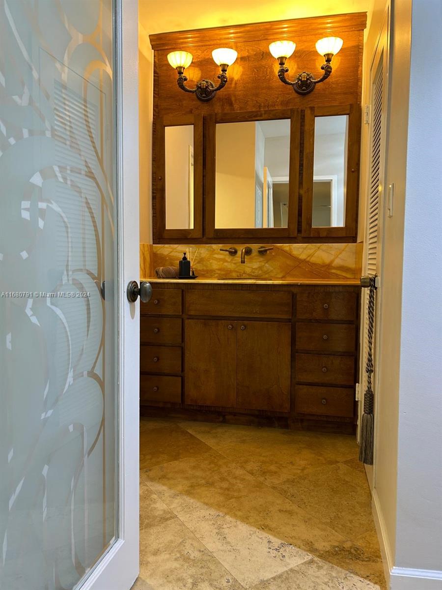 THE DECOPLAGE CONDO - Residential Lease