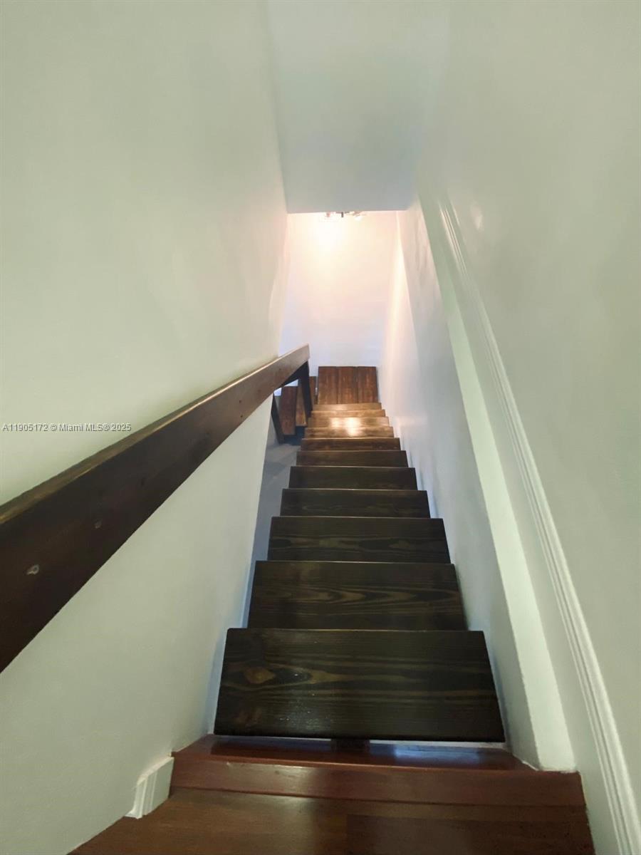 LE PHARE KEY BISCAYNE CON - Residential Lease