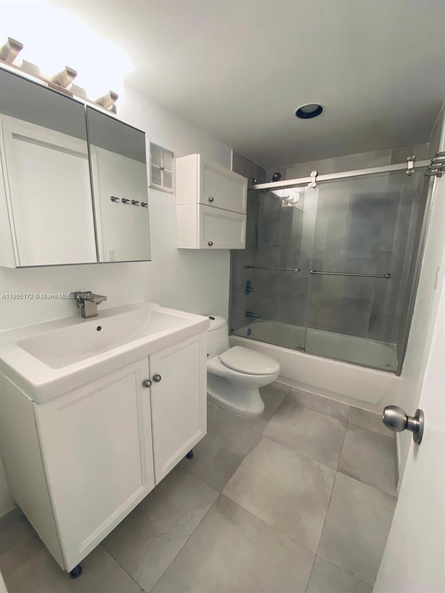 LE PHARE KEY BISCAYNE CON - Residential Lease