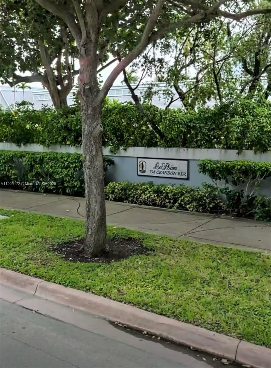 LE PHARE KEY BISCAYNE CON - Residential Lease