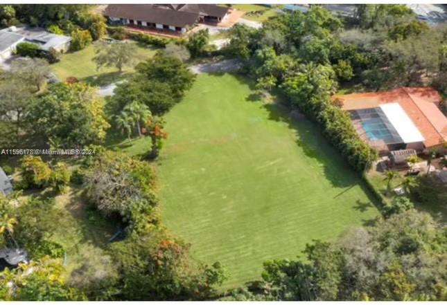 TOWN & RANCH ESTS - Land