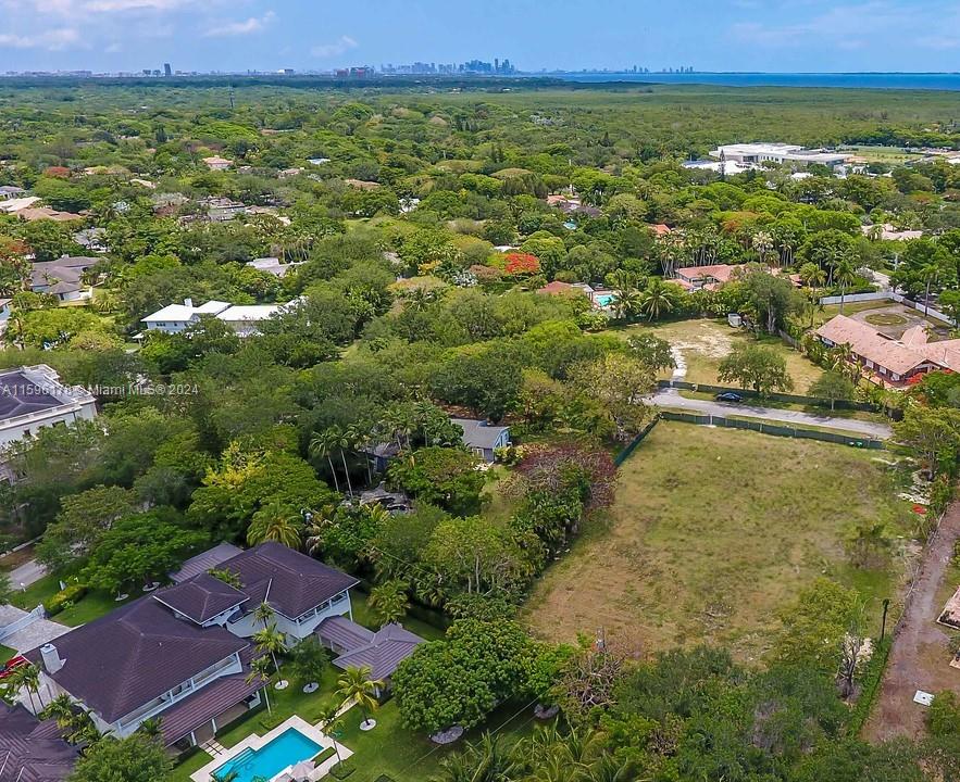 TOWN & RANCH ESTS - Land