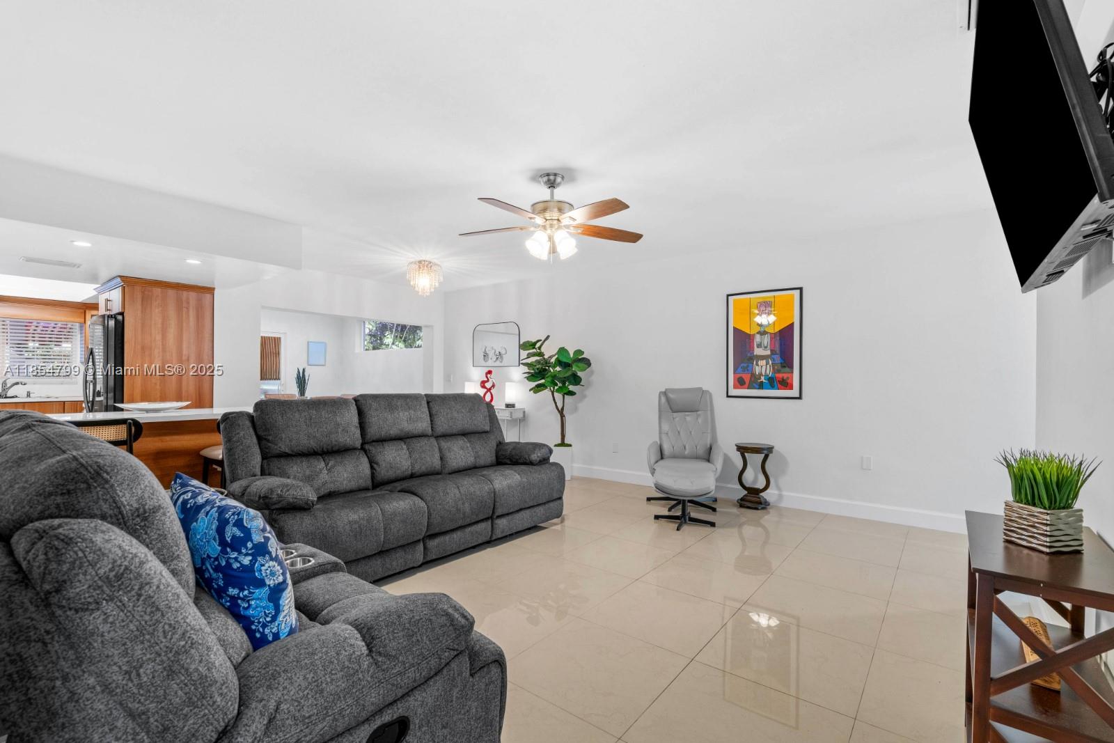 7417 Twin Sabal Dr