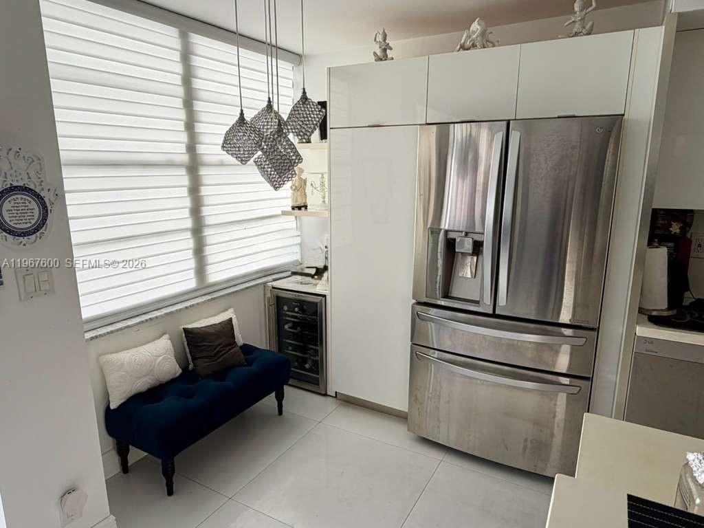 WINSTON TOWERS 500 CONDO - Residential