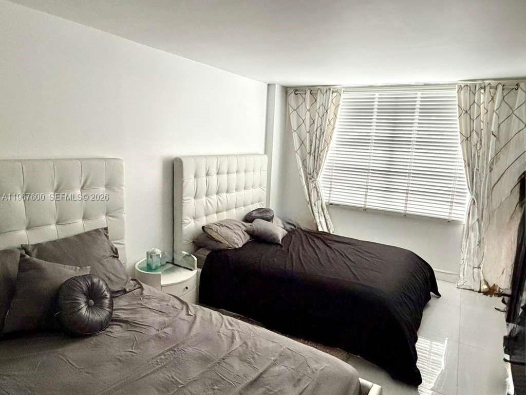 WINSTON TOWERS 500 CONDO - Residential