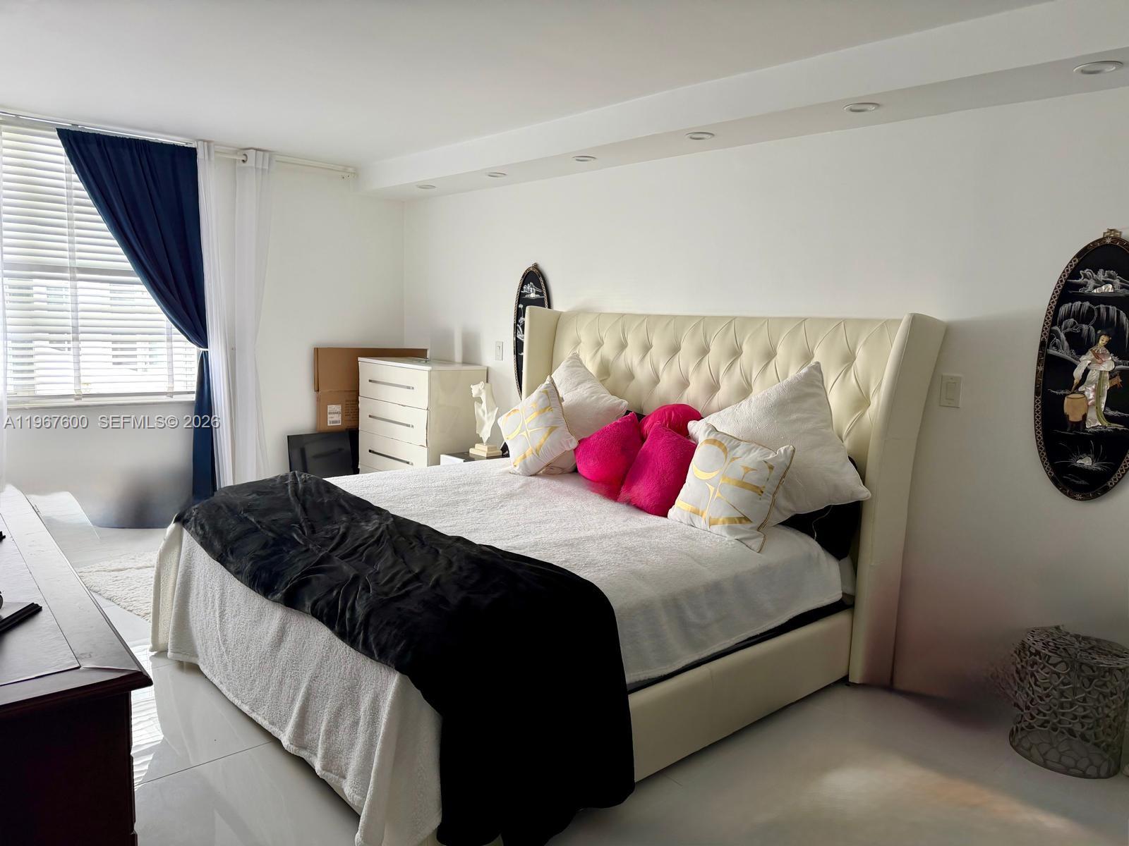 WINSTON TOWERS 500 CONDO - Residential