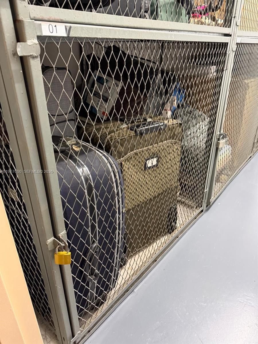 WINSTON TOWERS 500 CONDO - Residential