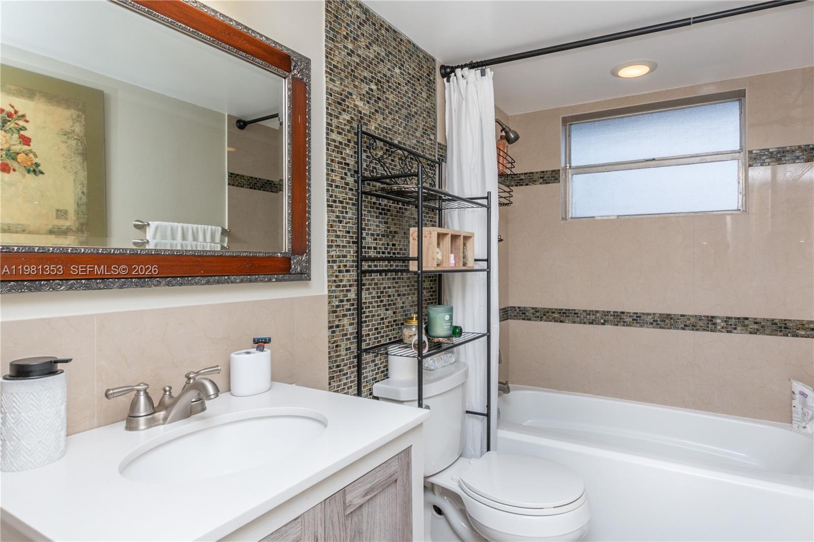 JADE WINDS GROUP-DAISY GA - Residential