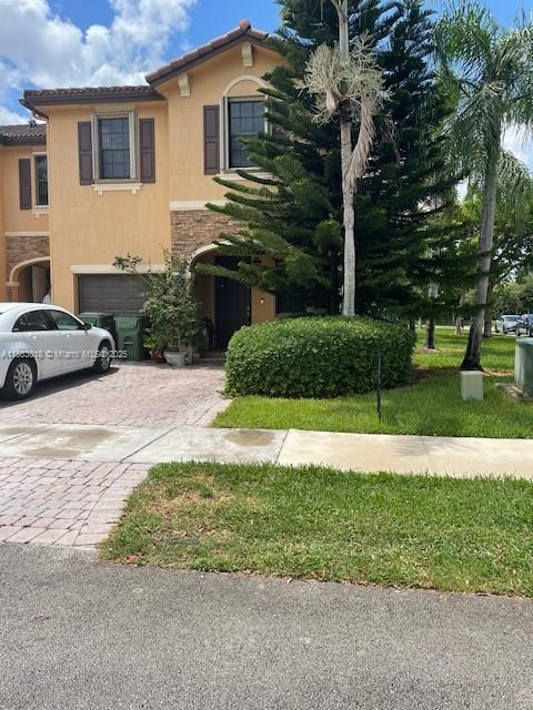 Great corner property with an amazing patio yard prefect for your morning coffee.This property features a spacious layout Private fenced in backyard. Lots of top-rated schools, shopping, dining, and with easy access to major highways, this home offers the perfect combination of suburban charm and urban convenience. Contact listing agent for more details Very private community, property is easy to show and seller very motivated. Offers Welcome!!!