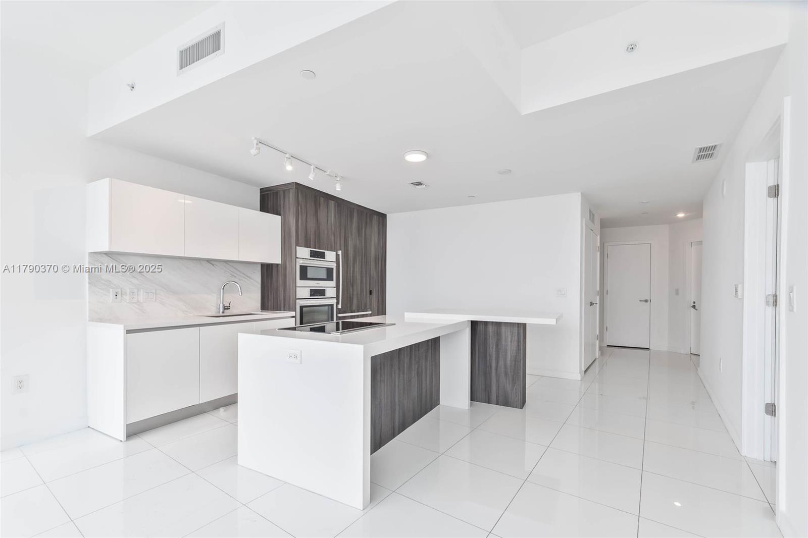 View photos, virtual tours, details... 851 NE 1st Ave 1904