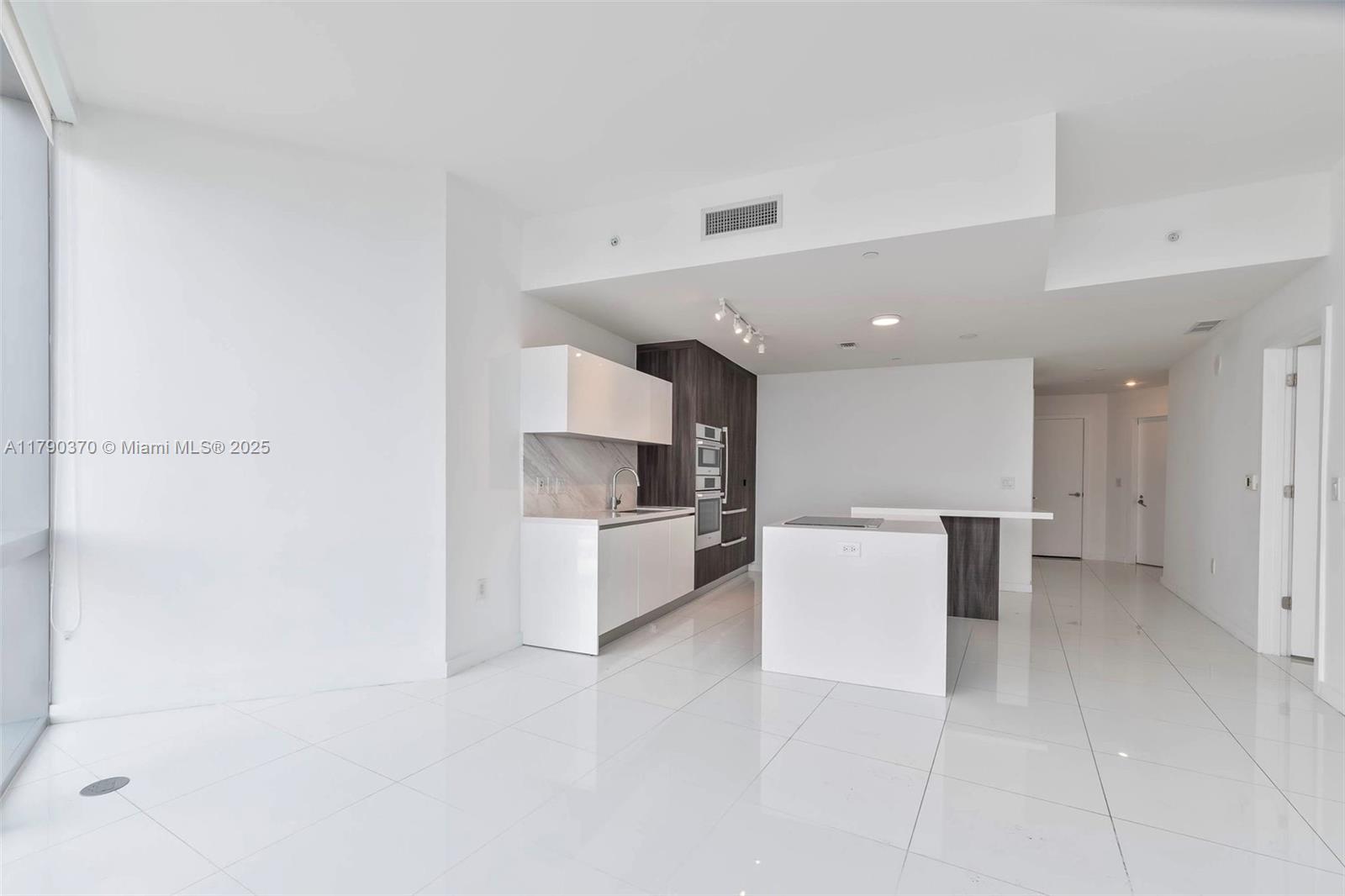 View photos, virtual tours, details... 851 NE 1st Ave 1904