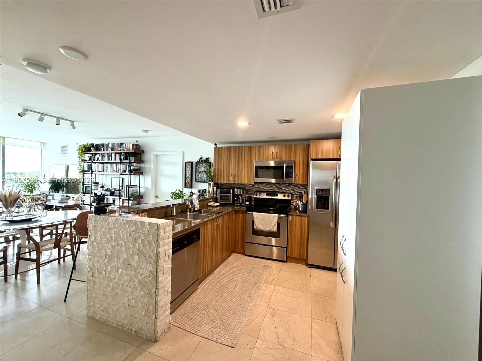 6305 Indian Creek Dr 6B