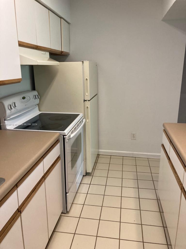 WINDWARD LAKES CONDO - Residential