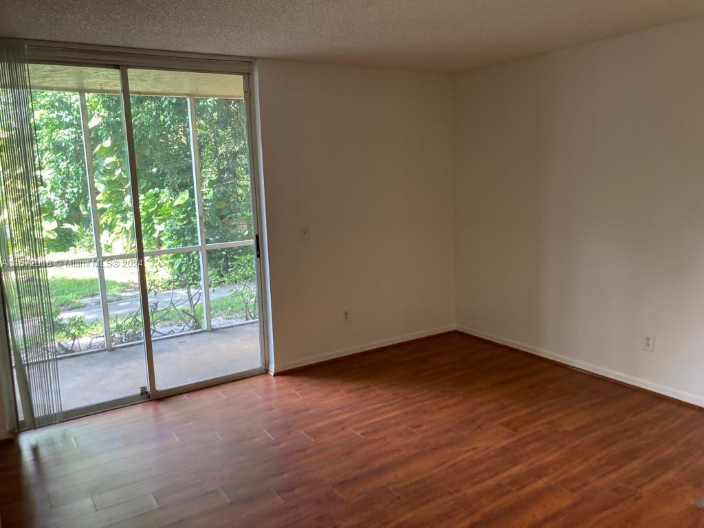 WINDWARD LAKES CONDO - Residential