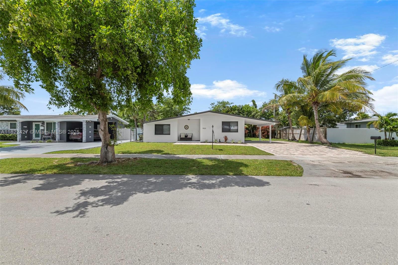 9520 Holiday Rd, Cutler Bay, Miami-Dade County, Florida - 3 Bedrooms  
2 Bathrooms - 