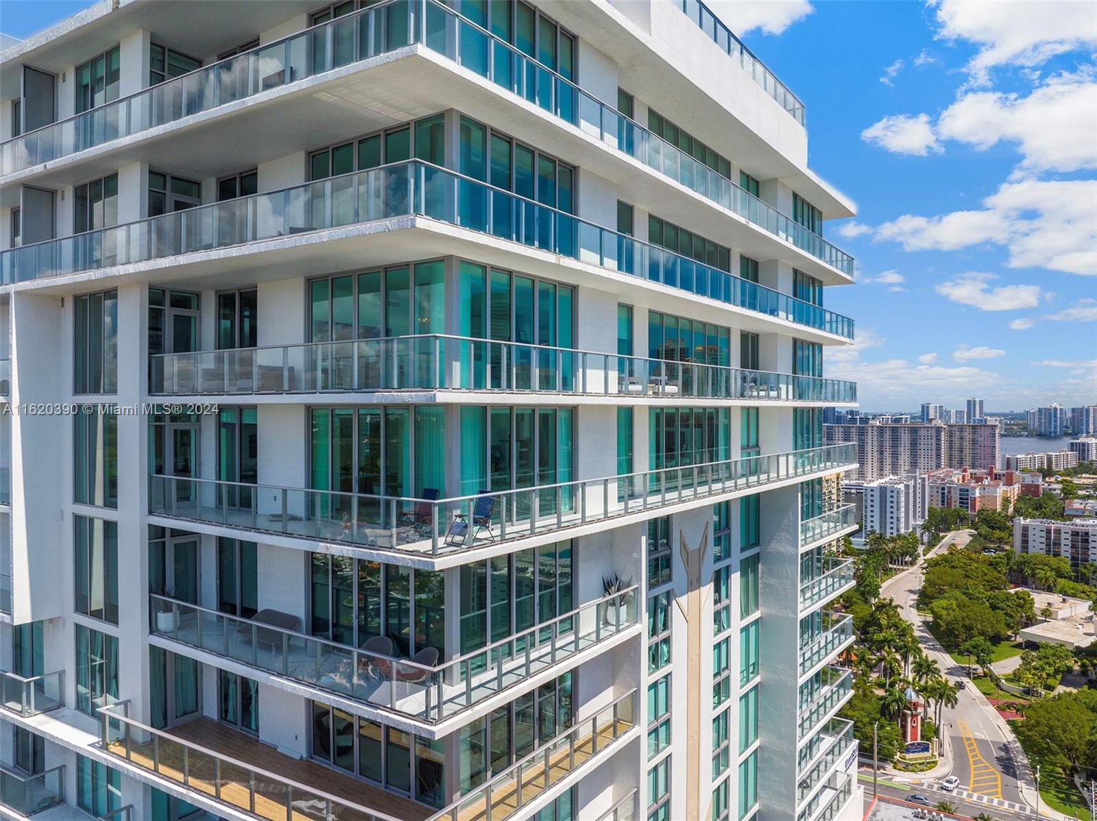 PARQUE TOWERS CONDO - Residential
