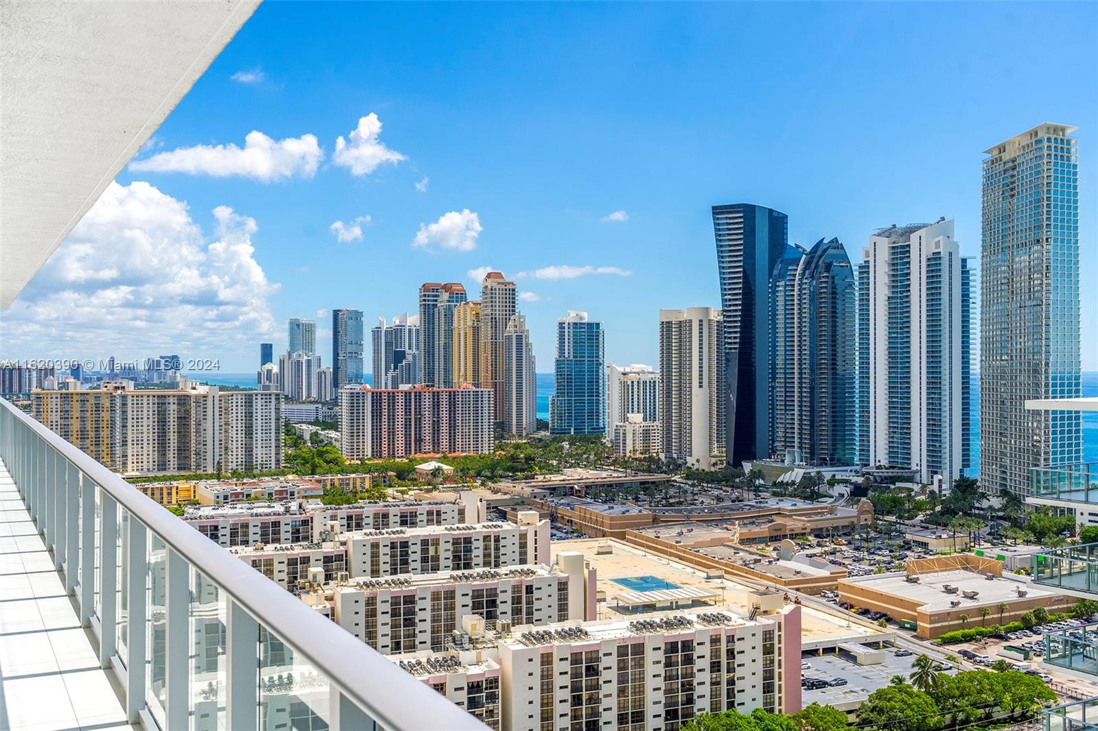 PARQUE TOWERS CONDO - Residential