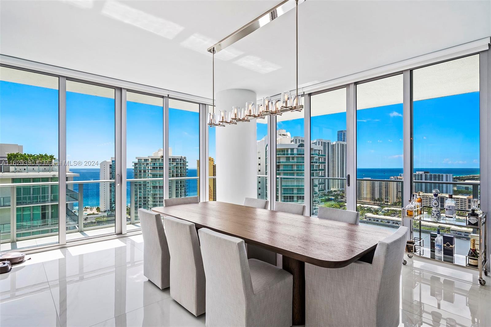 PARQUE TOWERS CONDO - Residential