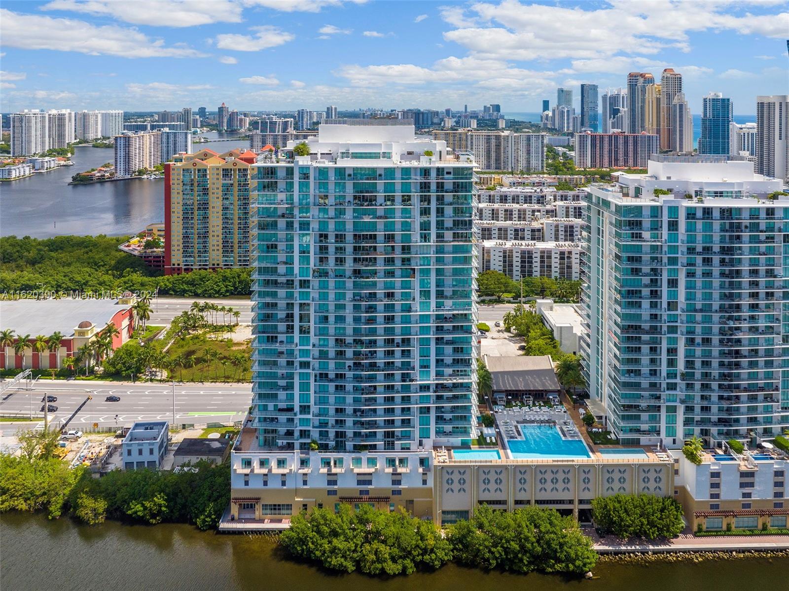 PARQUE TOWERS CONDO - Residential