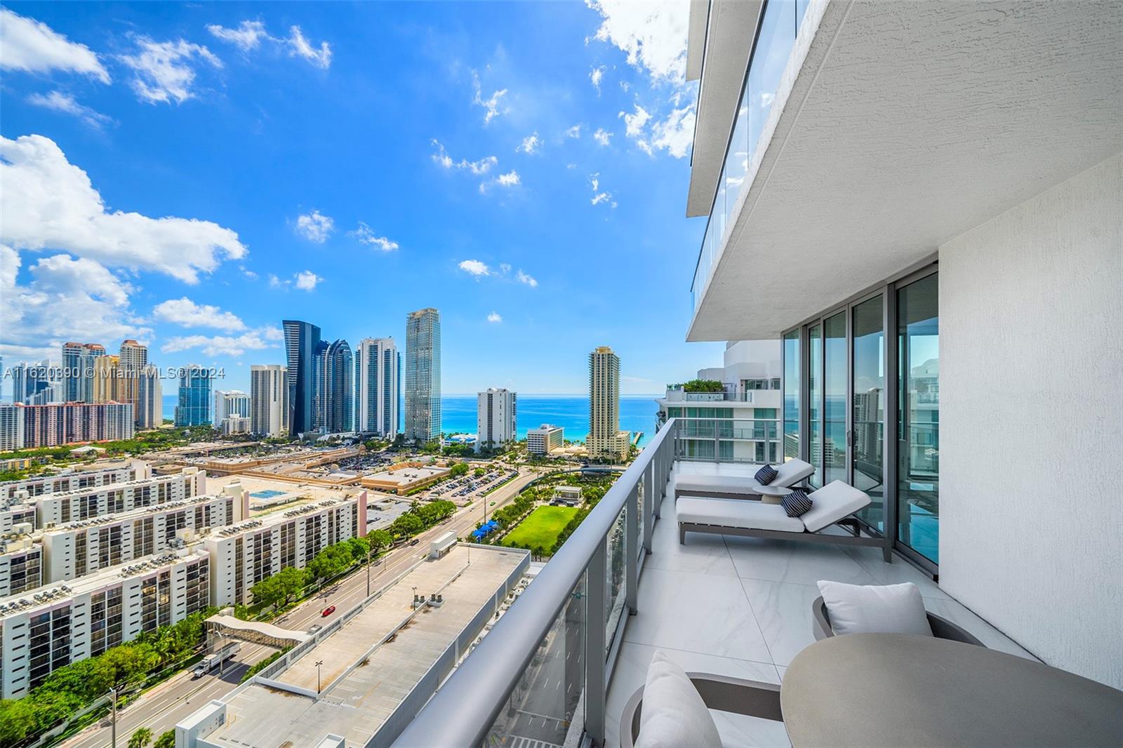 PARQUE TOWERS CONDO - Residential