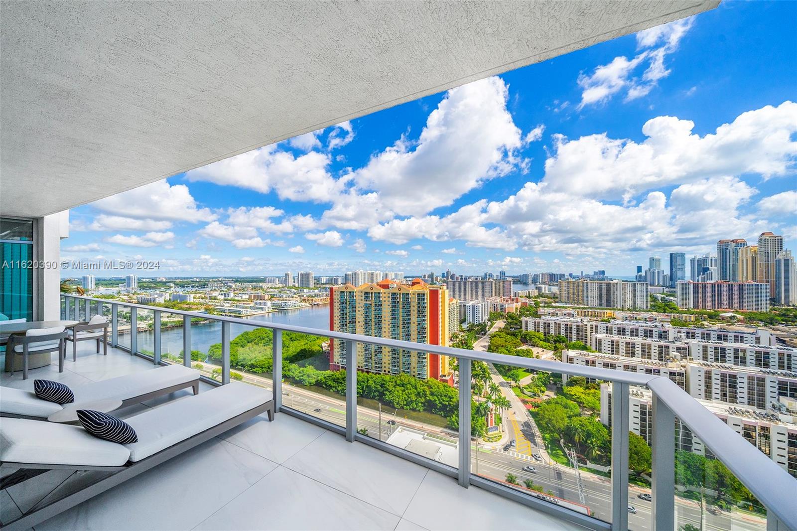 PARQUE TOWERS CONDO - Residential