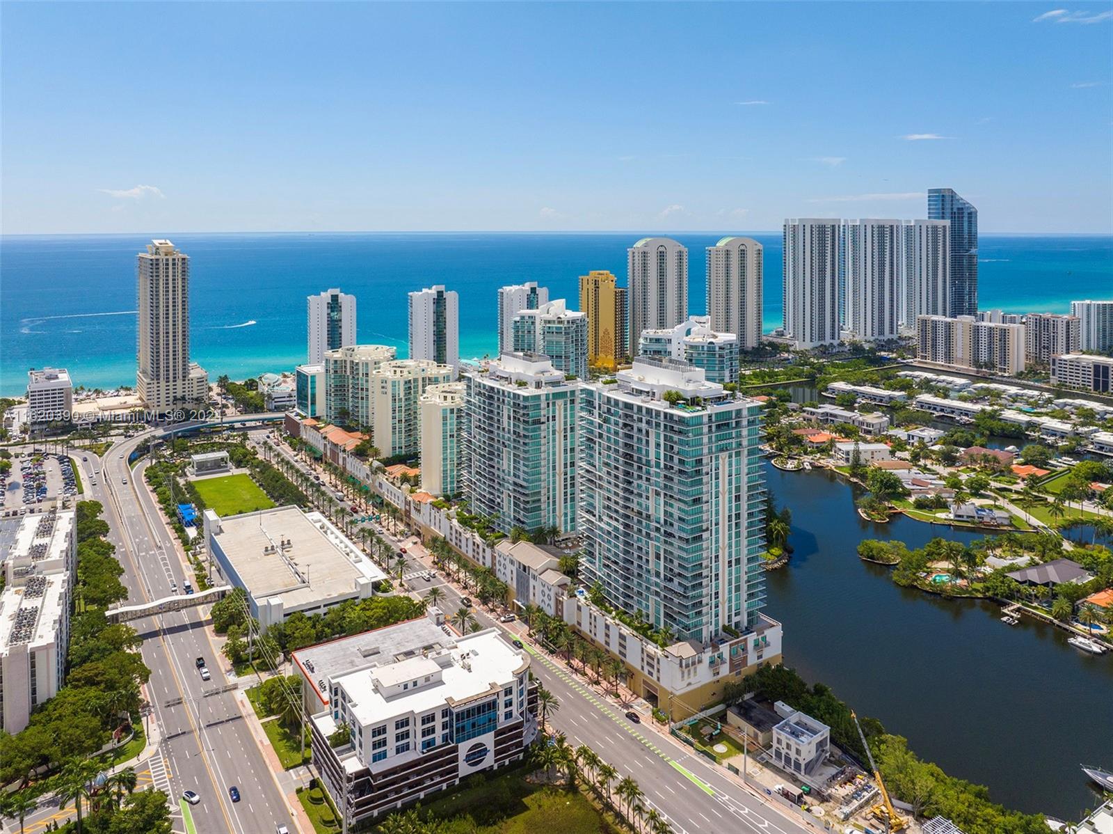 PARQUE TOWERS CONDO - Residential