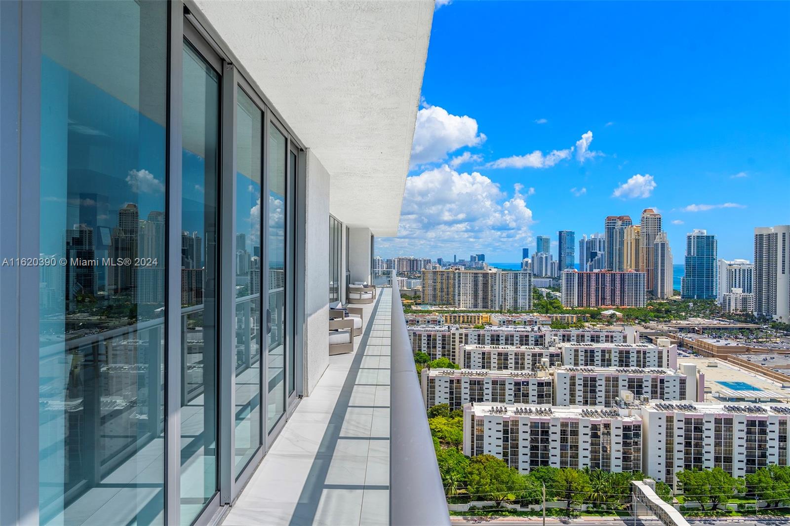 PARQUE TOWERS CONDO - Residential