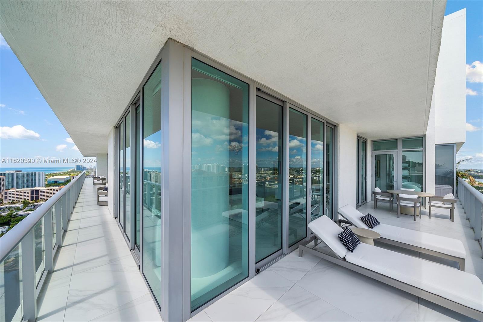 PARQUE TOWERS CONDO - Residential