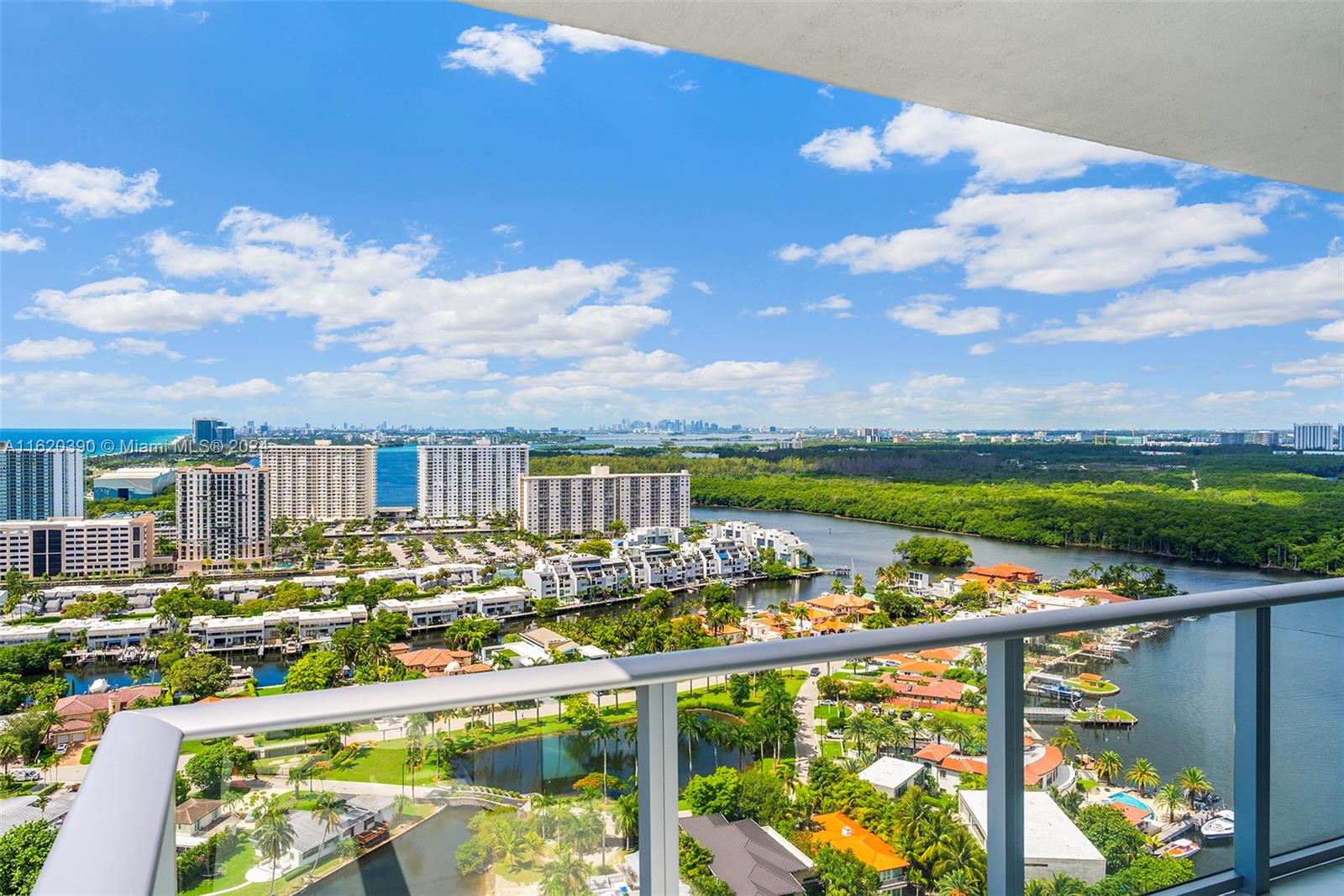 PARQUE TOWERS CONDO - Residential