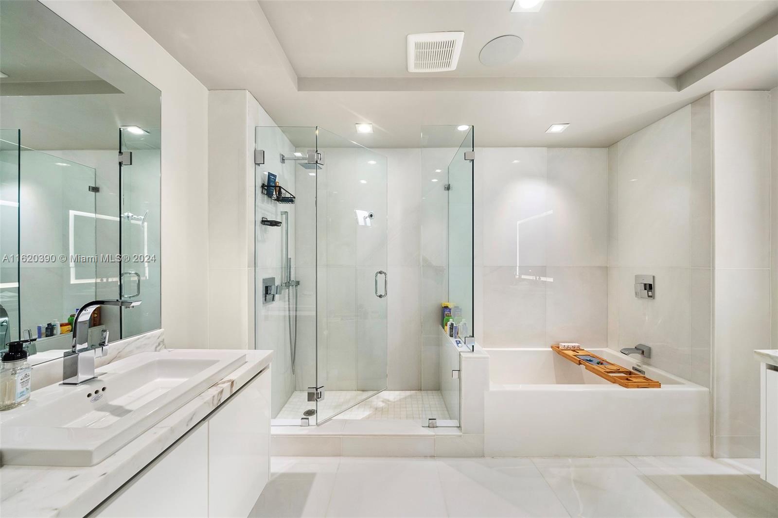 PARQUE TOWERS CONDO - Residential